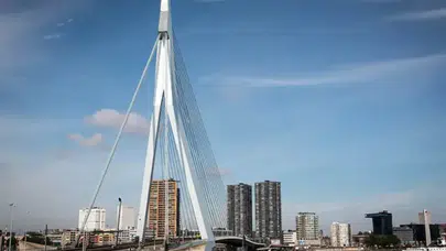 Hollanda Rotterdam'da iki tramvay çarpıştı : 15 yaralı