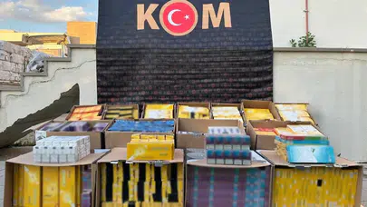 Afyonkarahisar'da arama yapılan tırda binlerce paket kaçak sigara ele geçirildi