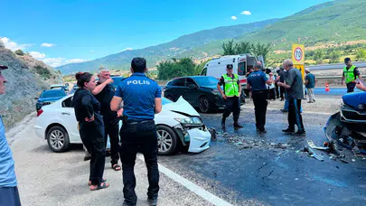 Kastamonu'da iki otomobil çarpıştı : 1'i çocuk 5 kişi yaralandı