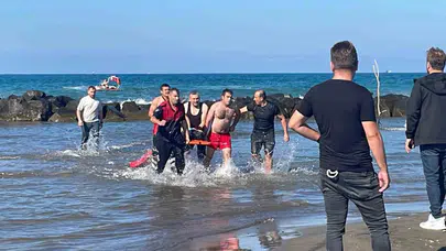 Adana’da denize giren 3 arkadaş dalgalara kapıldı : 2 kişi hayatını kaybetti