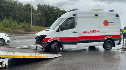 Çekmeköy'de özel ambulans devrildi