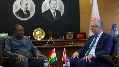 Bakan Işıkhan Gana Çalışma, İşler ve İstihdam Bakanı Pelpuo ile görüştü