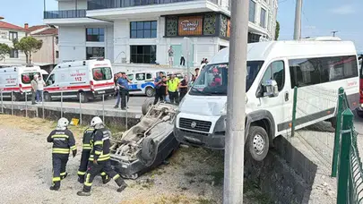 Bartın-Karabük yolunda işçi minibüsü, iki otomobile çarptı : 3 yaralı