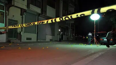 Emekli polis baba kendisini bıçaklayan oğlunu öldürdü
