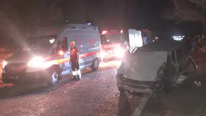 Manisa'da otomobil ile traktör kafa kafaya çarpıştı : 4 yaralı