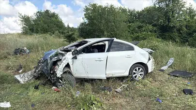 Antalya Manavgat'ta otomobil şarampole uçtu : 2 kişi yaralandı