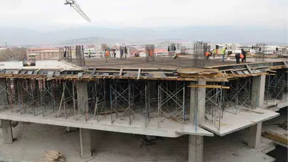 Aydın'da inşaatın 6'ncı katında intihar girişimi !