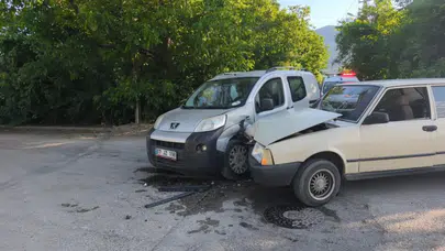 Konya Seydişehir'de ticari araç ile otomobil çarpıştı : 4 yaralı