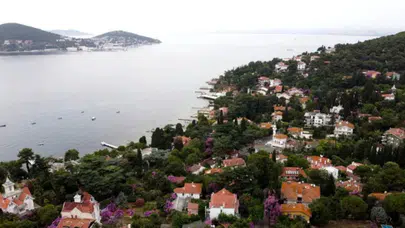 Büyükada açıklarında arızalanan tekne kurtarıldı