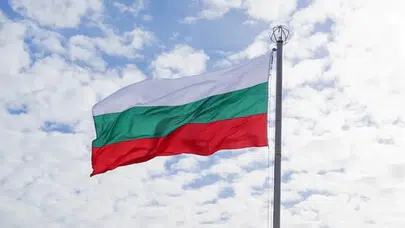 Bulgaristan'da şiddetli fırtına hayatı felç etti