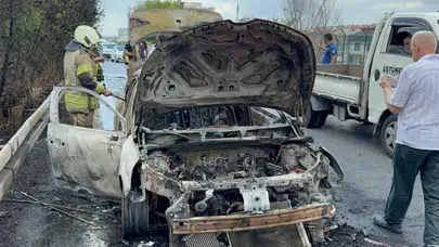 Bayrampaşa'da seyir halindeki otomobil alev alev yandı