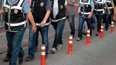Kütahya'da silah kaçakçılığı operasyonu : Çok sayıda tabanca ele geçirildi, 5 tutuklama