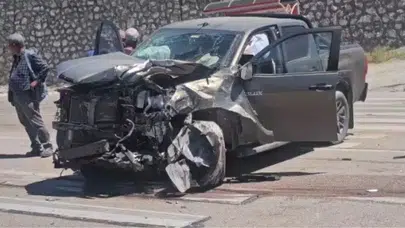 Malatya’da iki otomobil çarpıştı : 3 yaralı