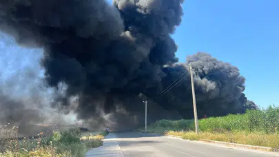 İzmir'de geri dönüşüm fabrikasında yangın