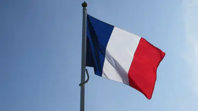 Paris'te bıçaklı saldırı : Biri hamile 3 kadın yaralandı