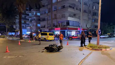 Antalya'da motosiklet ile ticari araç çarpıştı : 17 yaşındaki genç ağır yaralandı