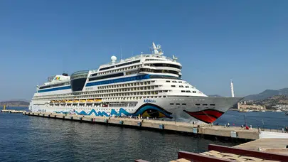 Dev kruvaziyer Bodrum’da : 2 bin 349 yolcu ilçeye akın etti
