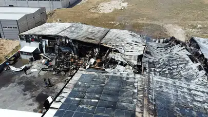 Afyonkarahisar'da sucuk fabrikası yangın sonrası küle döndü : Tesis enkaza dönüştü
