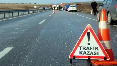 Bingöl'de minibüs ile otomobil çarpıştı : 1'i ağır 5 yaralı