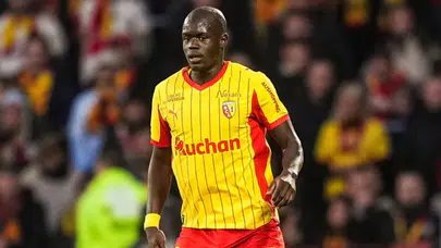 Fenerbahçe'nin gündeminde bulunan Malang Sarr imzayı attı