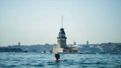 İstanbul kavruluyor ! Sıcaktan bunalanlar denize ve gölgelik alanlara koştu