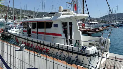 Muğla'da teknede rahatsızlanan kişi deniz ambulansıyla tahliye edildi