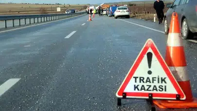 Küçükçekmece'de motosiklet ile otomobil çarpıştı : 1 ölü
