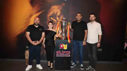 Galatasaray'ın şampiyonluk kupası, Silifke'de taraftarla buluştu