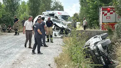 Kütahya'da cip, su kanalına devrildi : 3 yaralı
