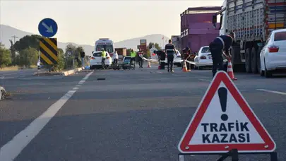 Bakırköy'de otomobil refüje çarpıp devrildi : Sürücü yaralandı