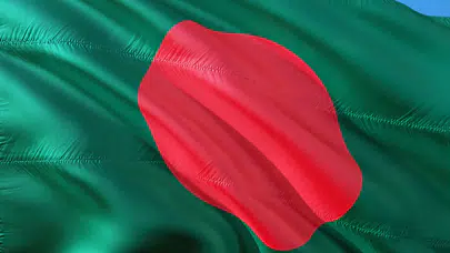 Bangladeş'te muson etkisi : Çok sayıda ölü ve yaralı