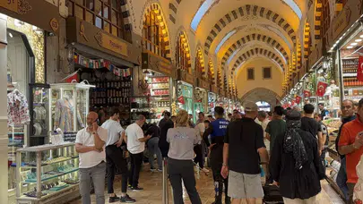 Mısır Çarşısı'nda yangın : 2 kişi dumandan etkilendi
