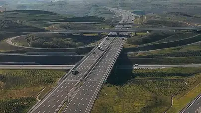 Kuzey Marmara Otoyolu'nda seyir halindeki kamyonet alev aldı