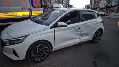 Bingöl'de otomobiller çarpıştı : 2 yaralı