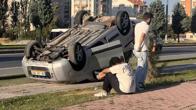Kayseri'de ticari araç devrildi : Sürücü ve annesi yaralandı