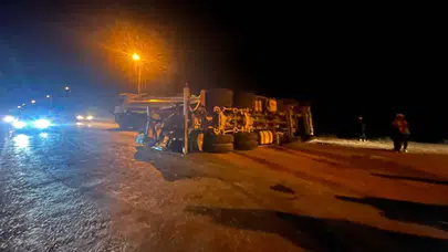 Antalya'da beton mikseri devrildi : Sürücü yaralandı