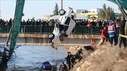 Erzincan'da sulama kanalına düşen otomobilin sürücüsü kurtarıldı