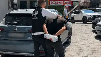 İzmir'de oto galeri kurşunlama olayıyla ilgili 2 şüpheli tutuklandı