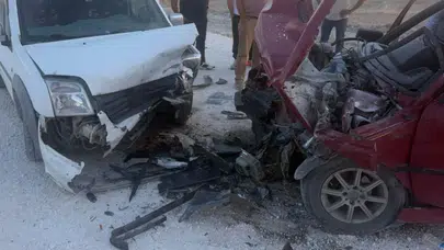 Eskişehir'de otomobil ile ticari araç çarpıştı : 3 yaralı