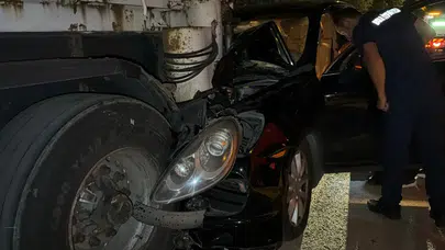 Bolu'da SUV park halindeki tıra arkadan çarptı : 1 yaralı