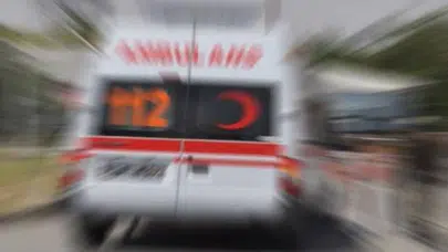 Bakırköy'de otomobil takla attı : Yaralı sürücü hastaneye kaldırıldı
