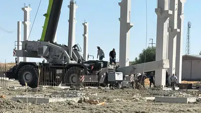Ankara'da fabrika inşaatında beton kolon vinç kabinine düştü
