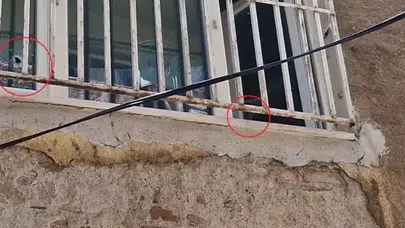 Diyarbakır'da eve silahlı saldırı : Pencerelere kurşun yağdıran 3 şüpheli aranıyor