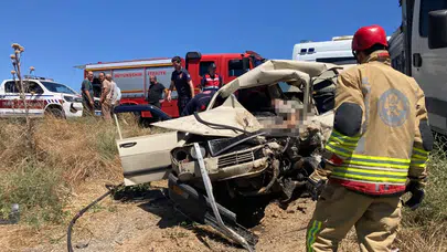 Manisa Kula'da kamyonet ile otomobil çarpıştı : 1 ölü, 1 yaralı