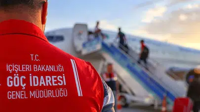 Hatay'da otomobilde 9 düzensiz göçmen taşıyan sürücüye 102 bin lira ceza, organizatör tutuklandı