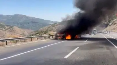 Diyarbakır'da seyir halindeki otomobil alevlere teslim oldu