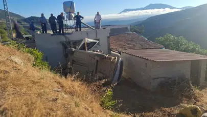 Hatay'da hafif ticari araç evin bahçesine uçtu : 1 yaralı