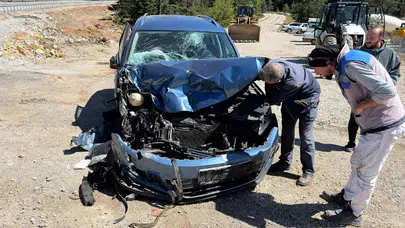 Kastamonu Devrekani'de otomobil ile tır çarpıştı : 4 kişi yaralandı