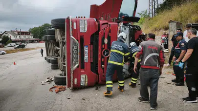 Tokat Niksar'da kamyonet devrildi : 3 yaralı