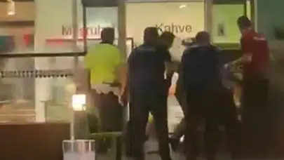 Havalimanında polise bıçaklı saldırı: 4 yaralı